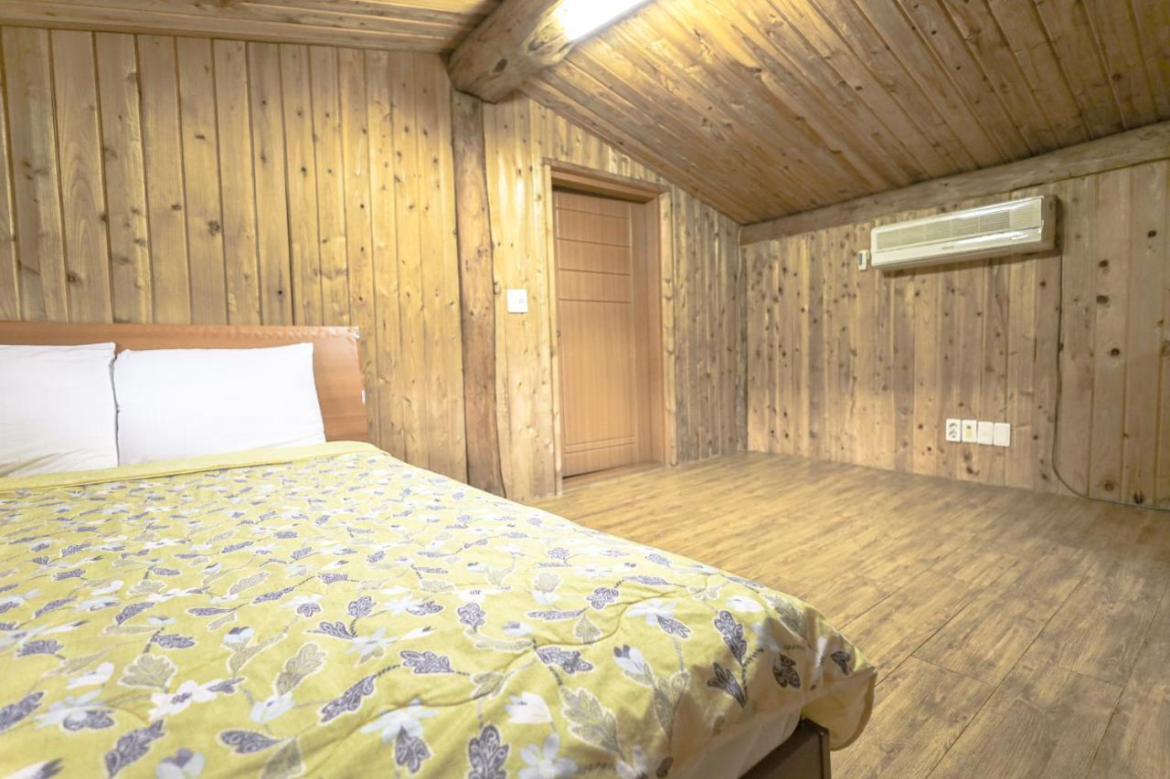 Jeju Log Village Pension Seogwipo Eksteriør billede